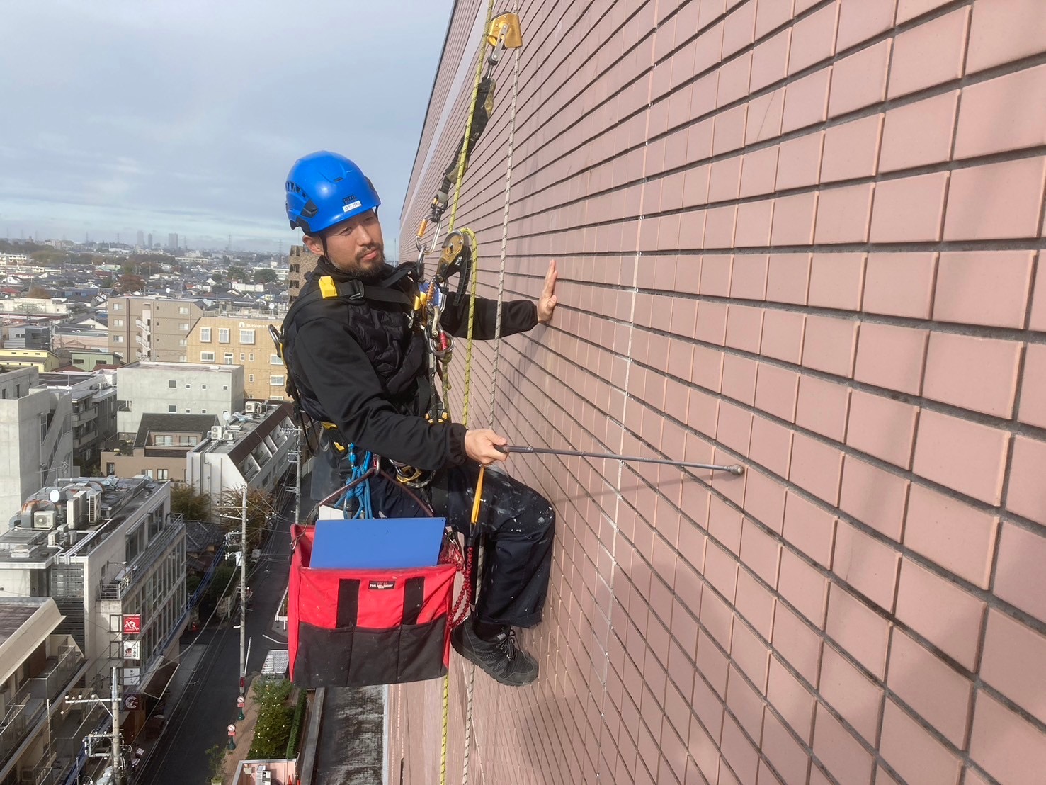 東京都武蔵野市　無足場工法ロープアクセス外壁打診調査