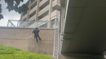 神奈川県横浜市　高圧洗浄工事・ロープアクセス